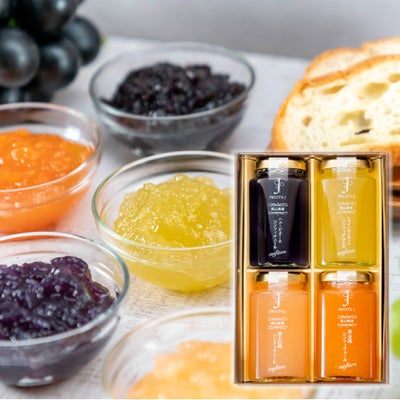 ホワイトデーに桃とぶどうのジャム